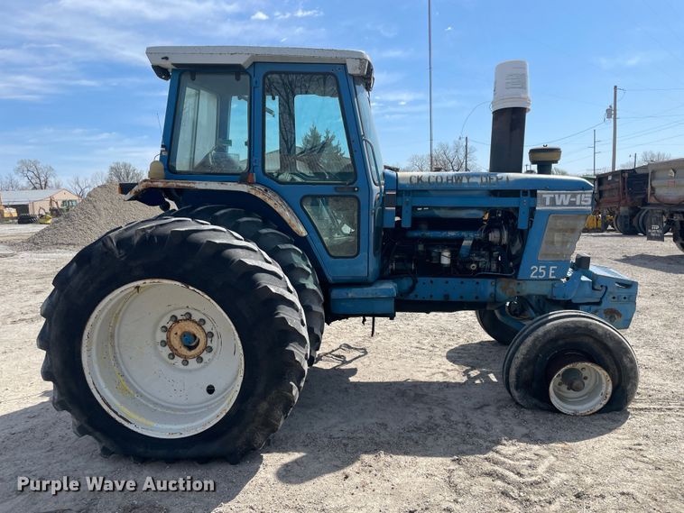 image for item II9354 Ford TW-15  tractor
