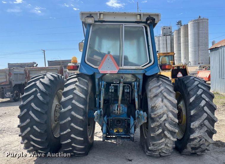 image for item II9354 Ford TW-15  tractor