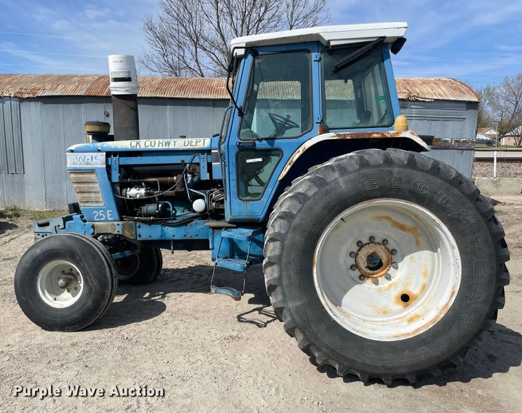 image for item II9354 Ford TW-15  tractor