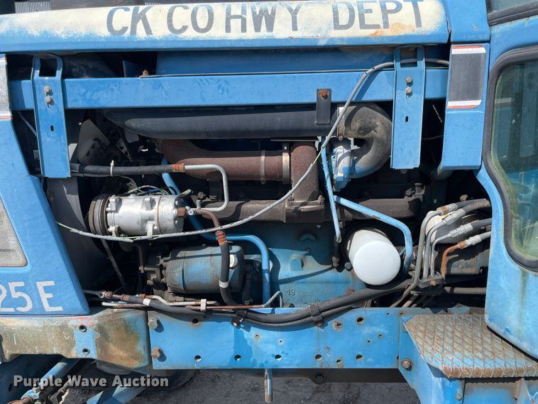 image for item II9354 Ford TW-15  tractor