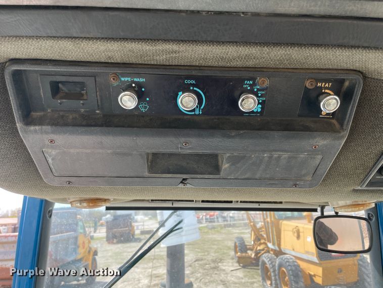 image for item II9354 Ford TW-15  tractor