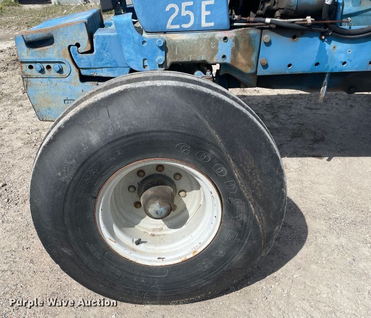 image for item II9354 Ford TW-15  tractor