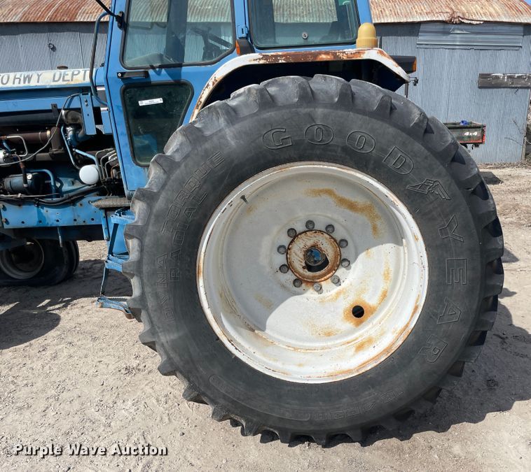 image for item II9354 Ford TW-15  tractor