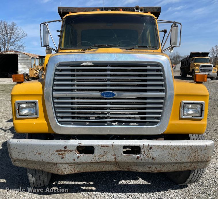 image for item II9355 1995 Ford L8000  dump truck