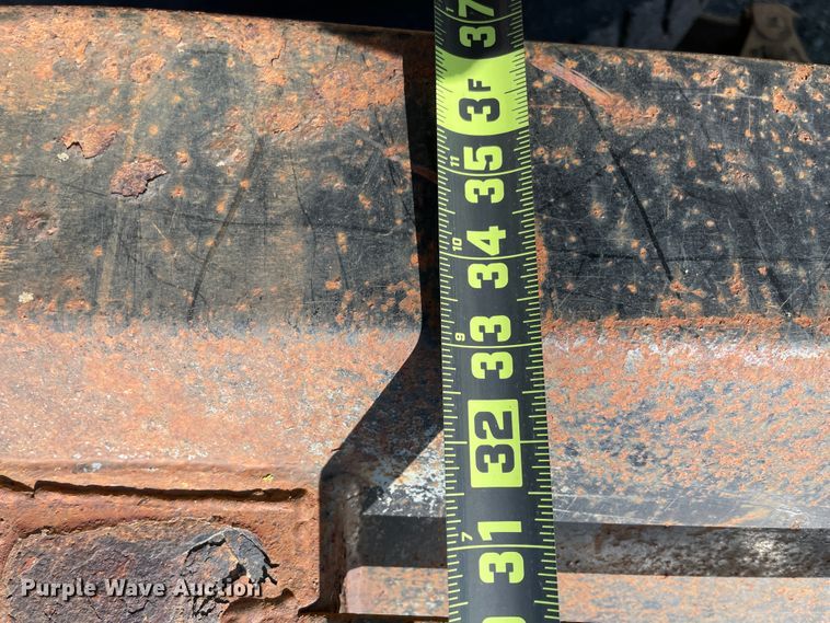 image for item II9355 1995 Ford L8000  dump truck