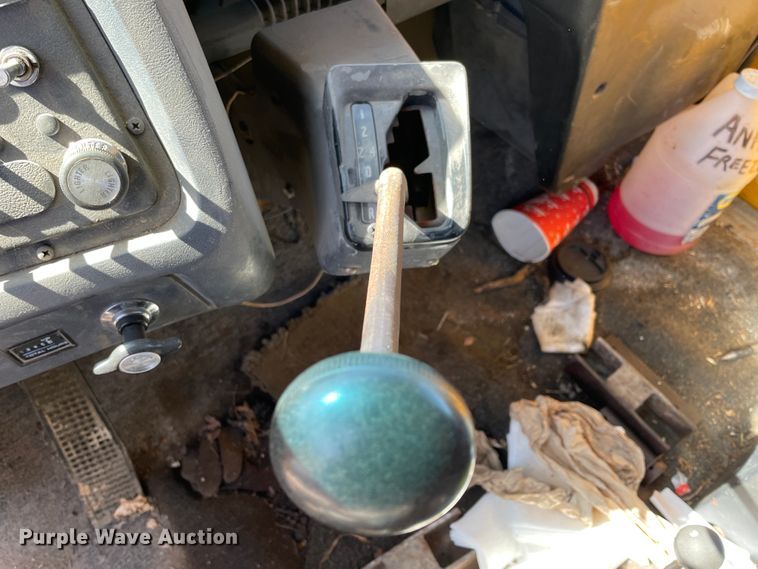 image for item II9355 1995 Ford L8000  dump truck