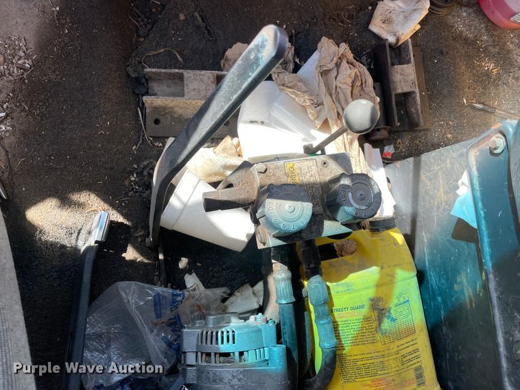 image for item II9355 1995 Ford L8000  dump truck