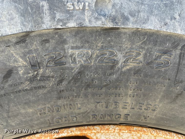 image for item II9355 1995 Ford L8000  dump truck