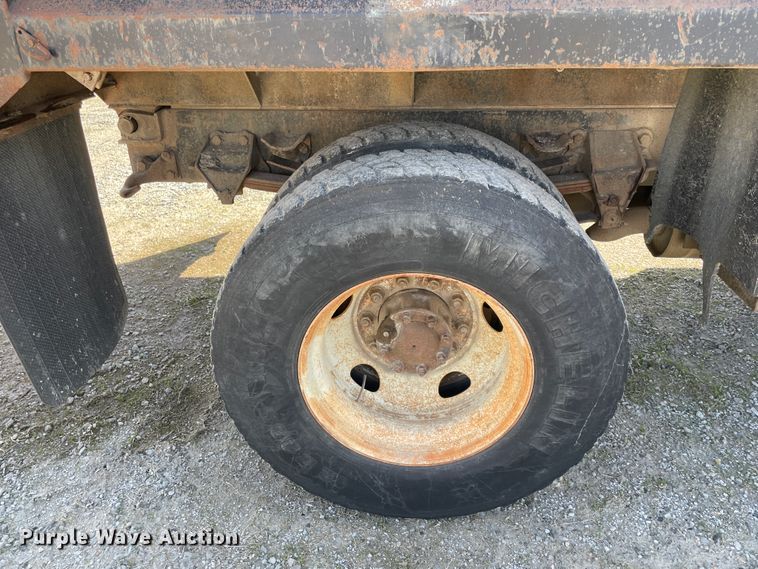 image for item II9355 1995 Ford L8000  dump truck