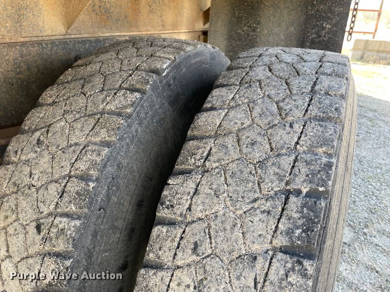 image for item II9355 1995 Ford L8000  dump truck