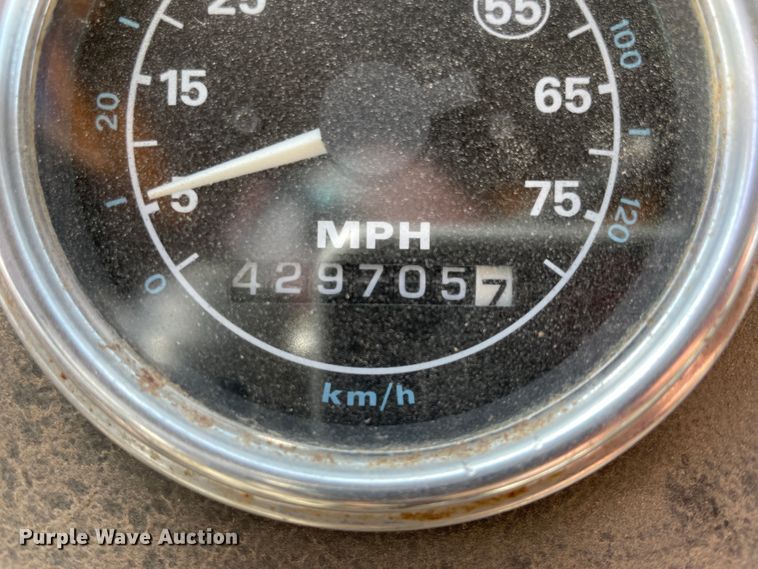 image for item II9355 1995 Ford L8000  dump truck