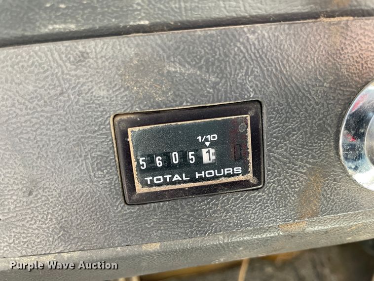 image for item II9355 1995 Ford L8000  dump truck