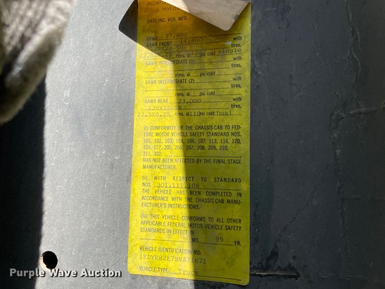 image for item II9355 1995 Ford L8000  dump truck