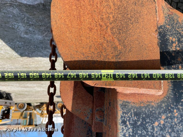 image for item II9356 1995 Ford L8000  dump truck