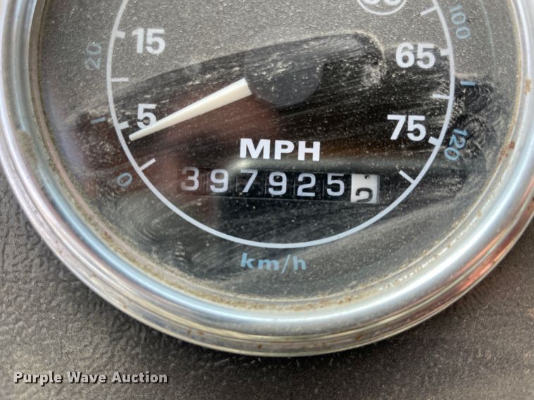 image for item II9356 1995 Ford L8000  dump truck