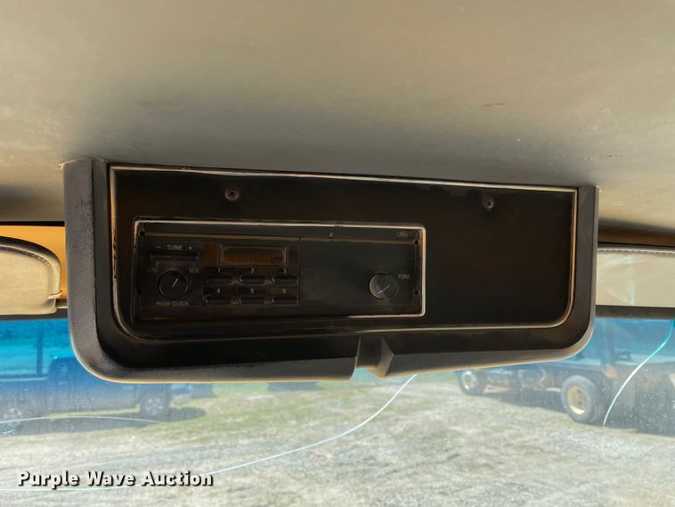 image for item II9356 1995 Ford L8000  dump truck