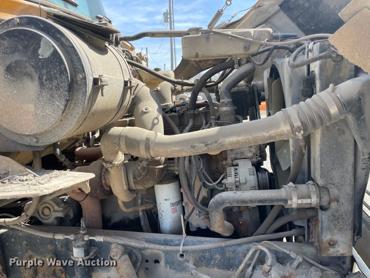 image for item II9356 1995 Ford L8000  dump truck