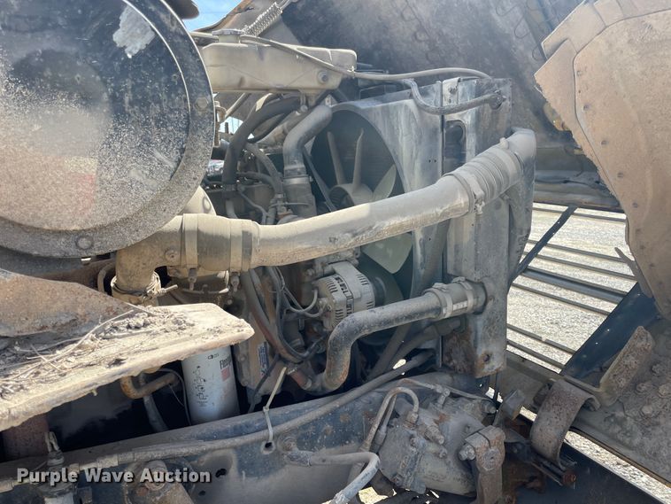 image for item II9356 1995 Ford L8000  dump truck