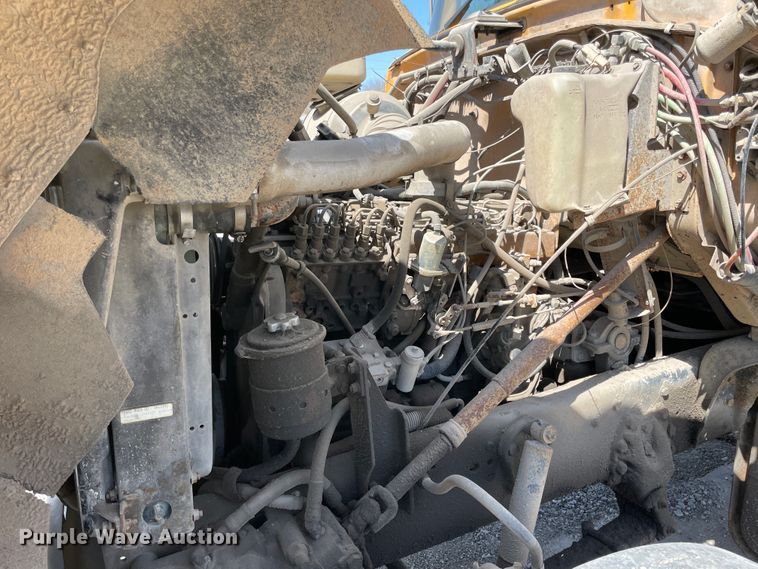 image for item II9356 1995 Ford L8000  dump truck