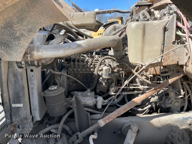 image for item II9356 1995 Ford L8000  dump truck