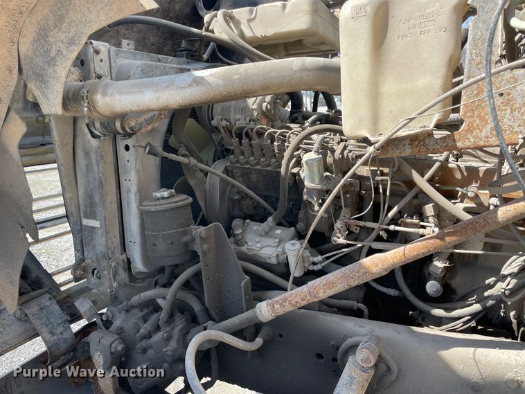 image for item II9356 1995 Ford L8000  dump truck