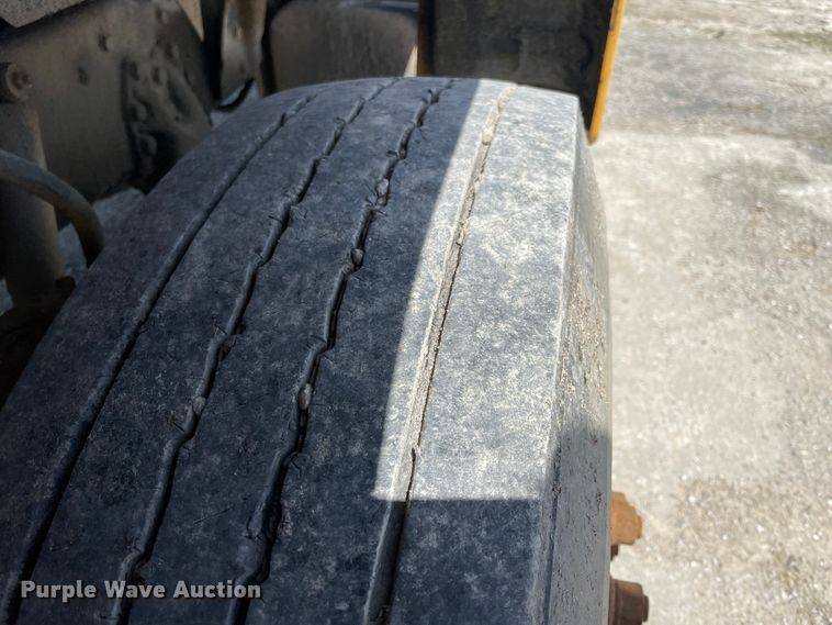 image for item II9356 1995 Ford L8000  dump truck