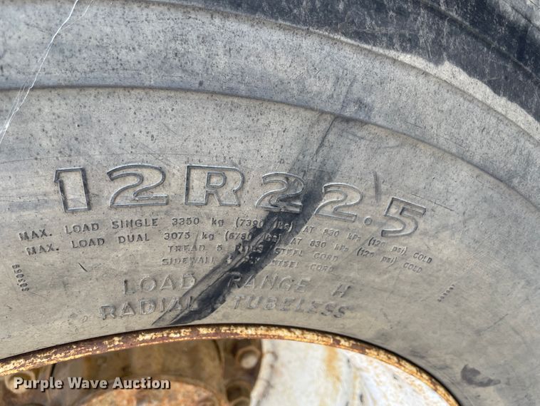 image for item II9356 1995 Ford L8000  dump truck