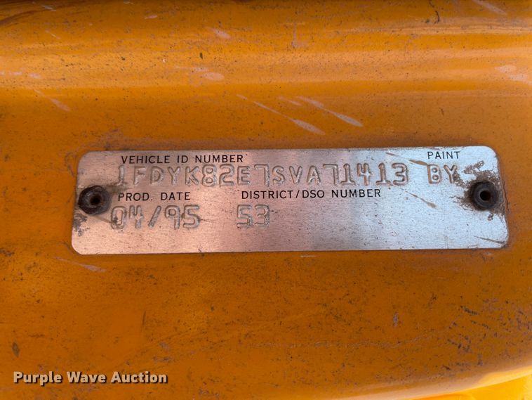 image for item II9356 1995 Ford L8000  dump truck