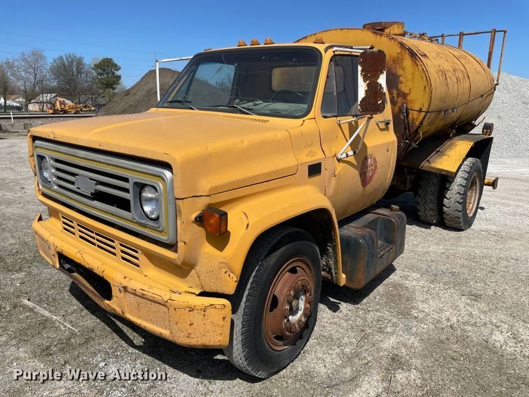 image for item II9357 1986 Chevrolet C50  water truck