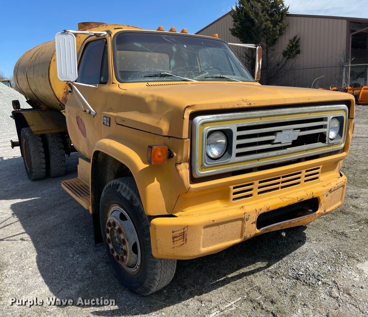 image for item II9357 1986 Chevrolet C50  water truck