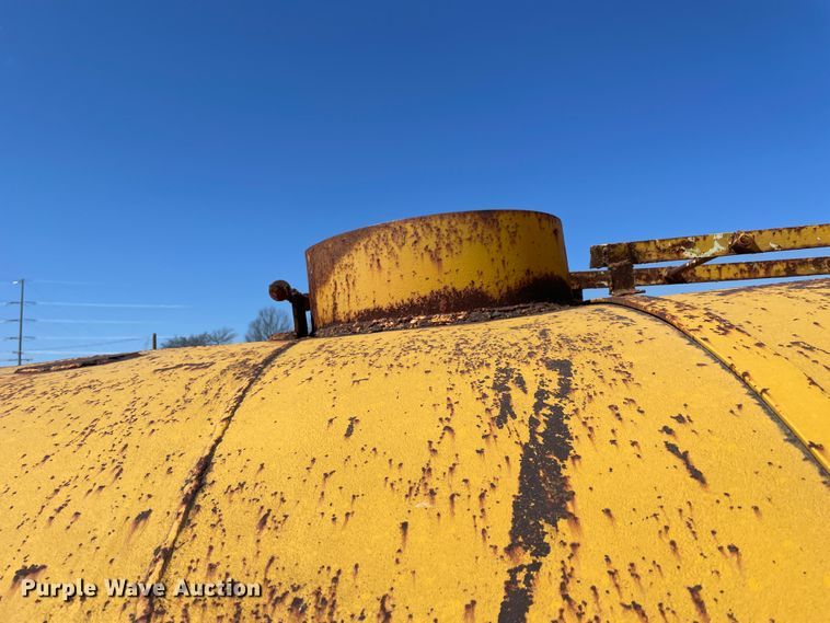 image for item II9357 1986 Chevrolet C50  water truck