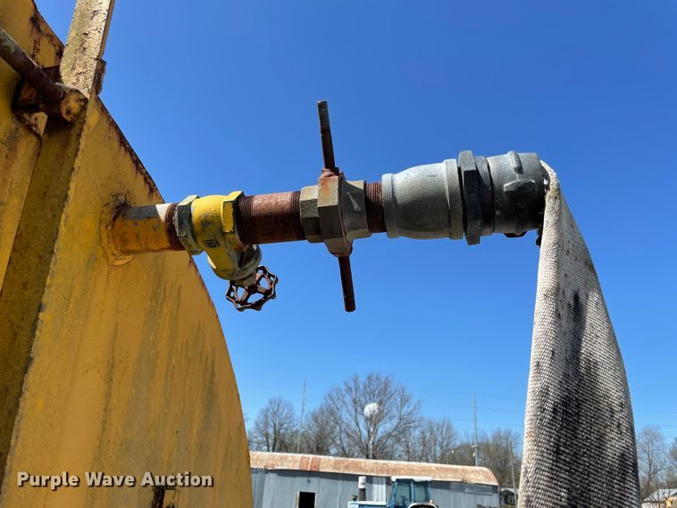 image for item II9357 1986 Chevrolet C50  water truck