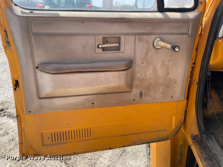 image for item II9357 1986 Chevrolet C50  water truck