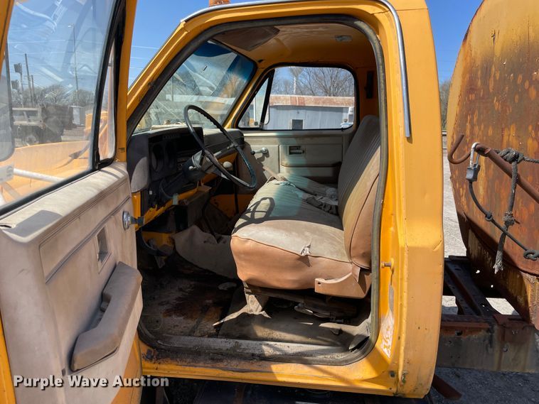 image for item II9357 1986 Chevrolet C50  water truck