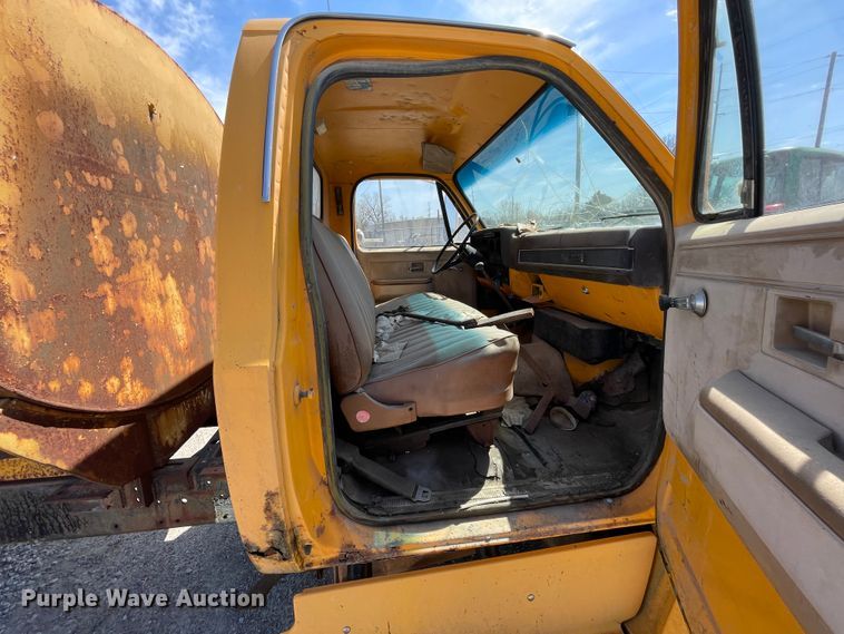 image for item II9357 1986 Chevrolet C50  water truck