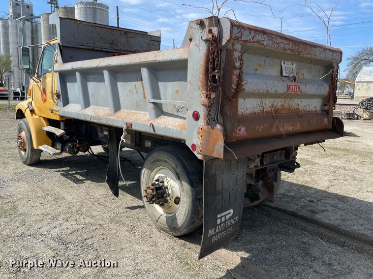 image for item II9361 2005 Sterling L-Line  dump truck