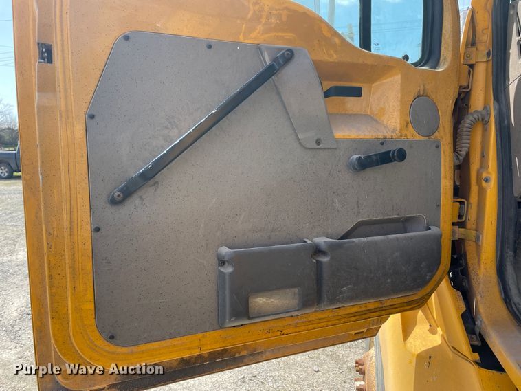 image for item II9361 2005 Sterling L-Line  dump truck