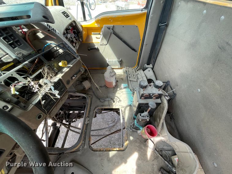 image for item II9361 2005 Sterling L-Line  dump truck