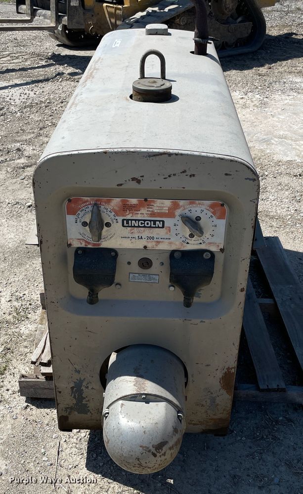 image for item II9364 Lincoln SA-200  welder