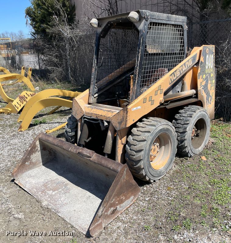 image for item II9365 Mustang 940  skid steer loader