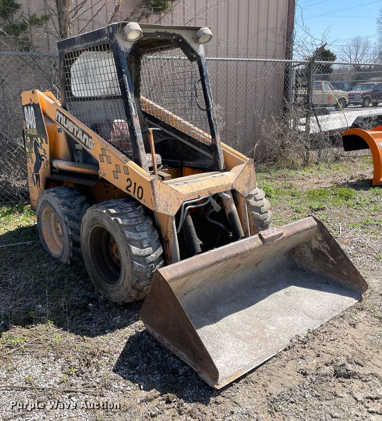 image for item II9365 Mustang 940  skid steer loader