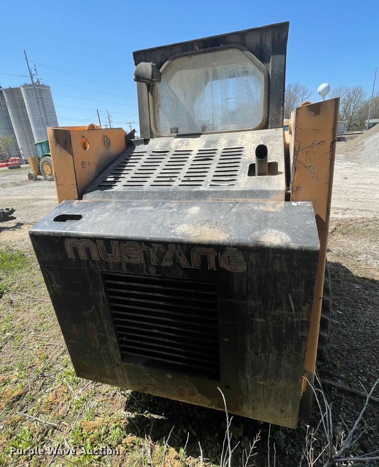 image for item II9365 Mustang 940  skid steer loader