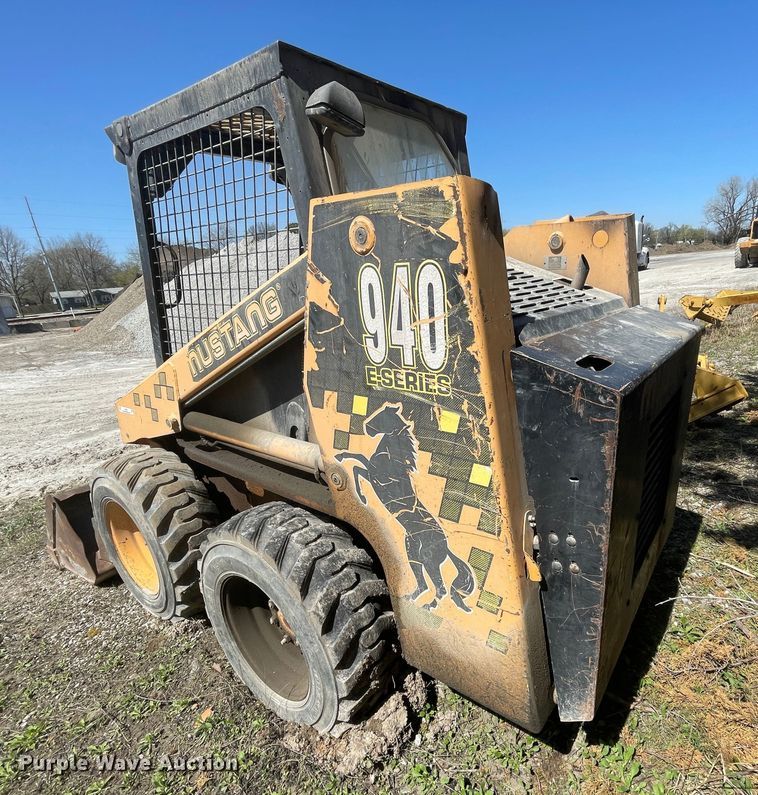 image for item II9365 Mustang 940  skid steer loader