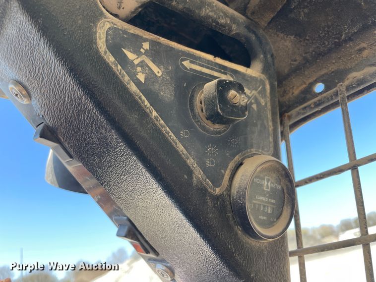 image for item II9365 Mustang 940  skid steer loader