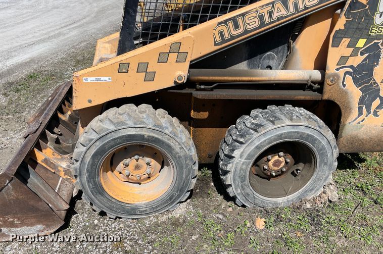 image for item II9365 Mustang 940  skid steer loader
