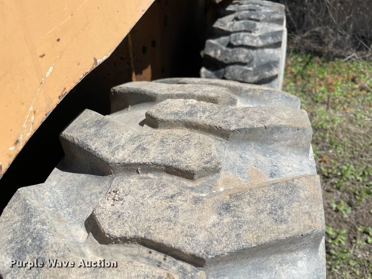 image for item II9365 Mustang 940  skid steer loader