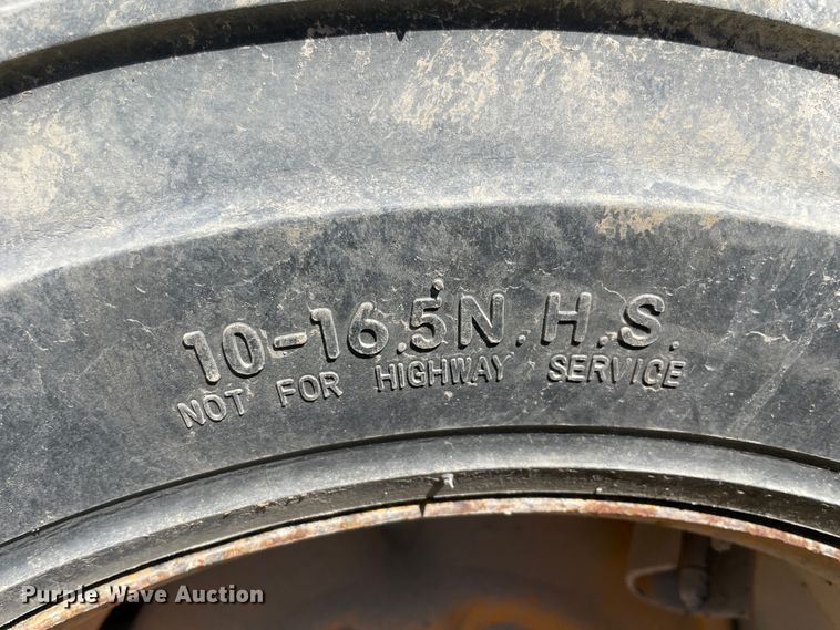 image for item II9365 Mustang 940  skid steer loader