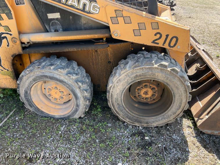 image for item II9365 Mustang 940  skid steer loader