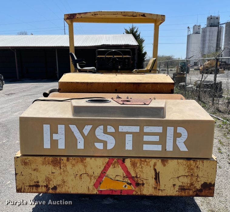 image for item II9366 Hyster C766A  double drum roller compactor