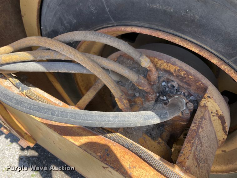 image for item II9366 Hyster C766A  double drum roller compactor